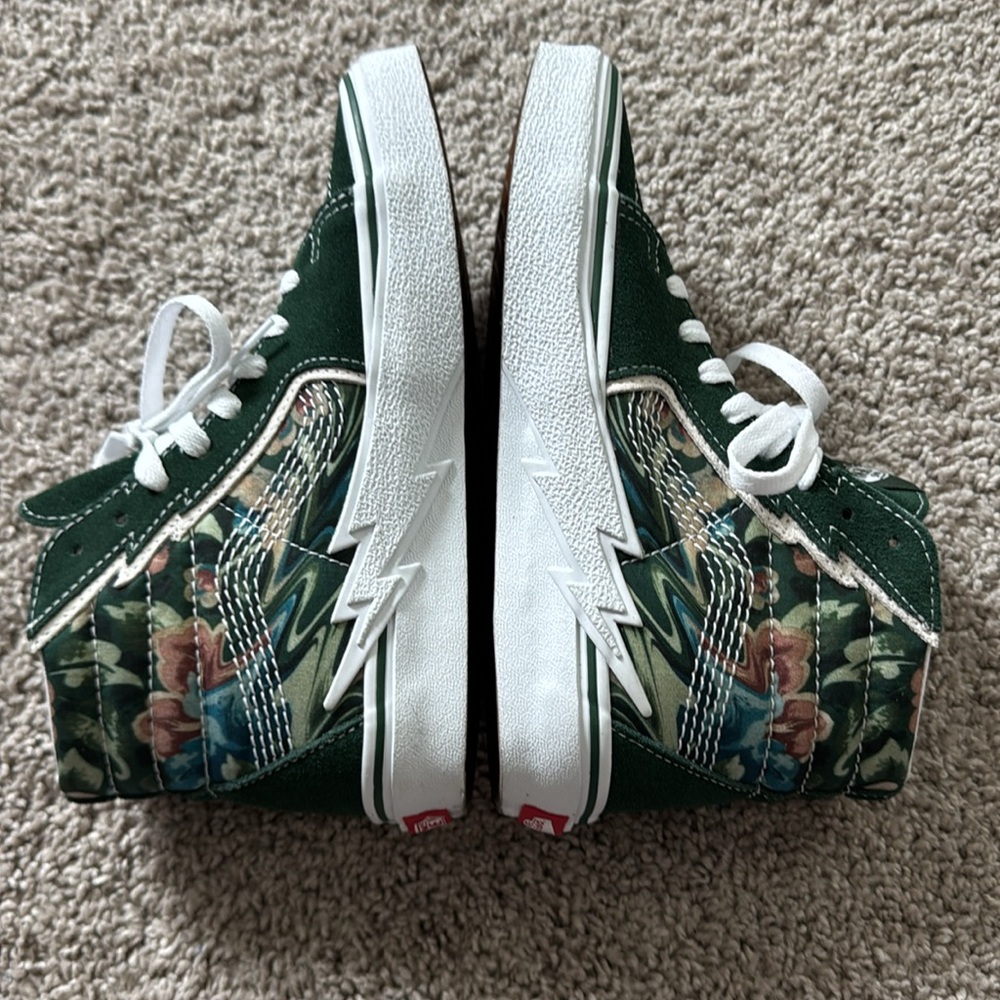 VANS High-Top Sneakers with white bolt - Picture 5 of 8